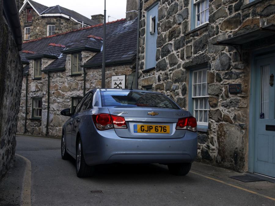  Chevrolet Cruze 2009 года  (UK) (фото 12 из 16)